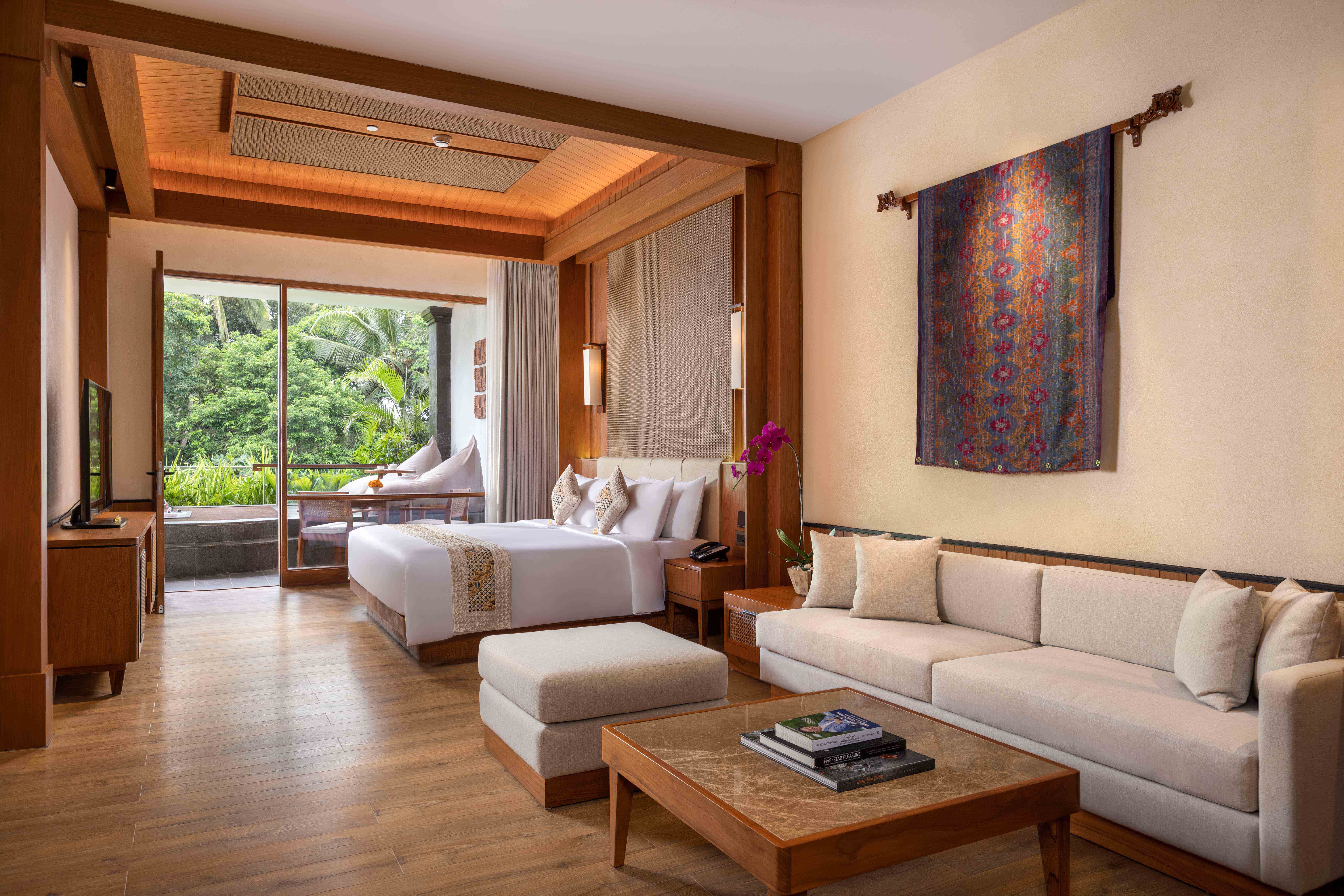 Grand Opening Anumana De Suite